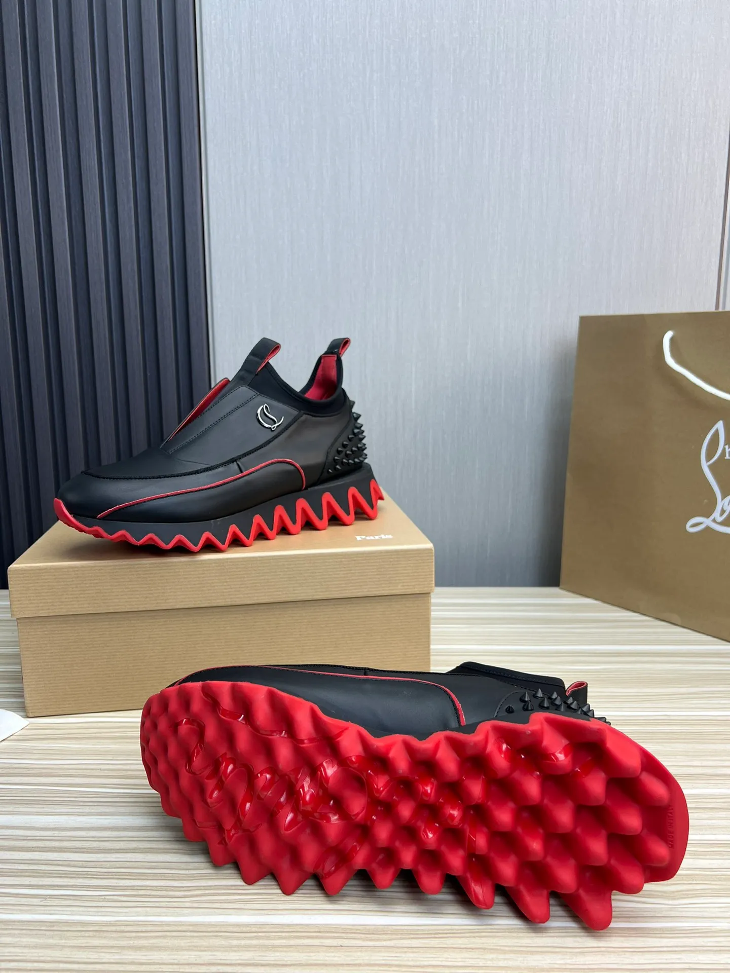 Men's shoes 💰680💰 CL popular red-soled boots 🆑1:1 original mold, Christian* Louboutin, imported cowhide stitching on the upper & water-dyed cowhide lining, original outsole ⬆️ Wear-resistant and non-slip, full set of counter packaging 🎁38-45 (38.45 for customization, non-refundable)